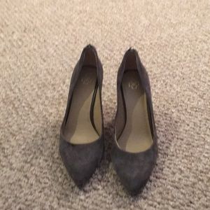 Suede grey pumps